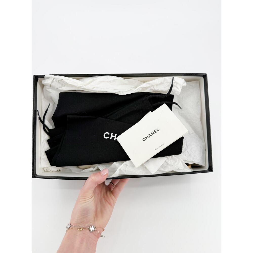 Chanel Chain Heel CC Denim Cap Toe Black Ivory Navy Pumps Block Heel 39 Box - Picture 13 of 16
